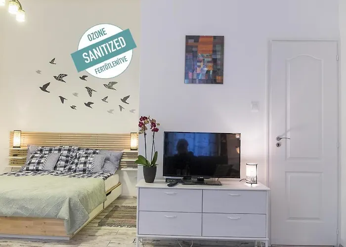 Standard Apartment By Hi5-Liszt Ferenc Square